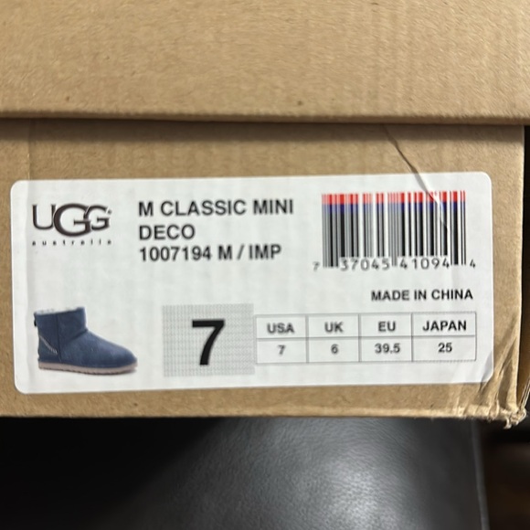 Ugg Classic Mini Boots - Picture 11 of 11